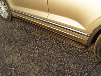 Пороги алюминиевые Slim Line Black ТСС для Volkswagen Touareg 2018-2021